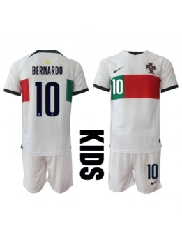 Otroški Nogometna dresi replika Portugalska Bernardo Silva #10 Gostujoči SP 2022 Kratek rokav (+ hlače)